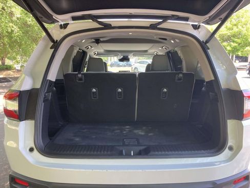 Used 2025 Honda Pilot Elite image 8