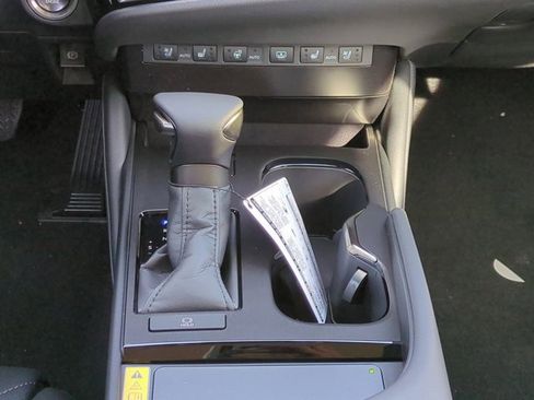 New 2025 Lexus ES 350 Ultra Luxury image 18