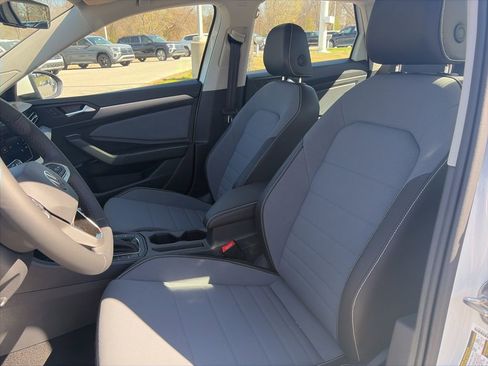 New 2026 Volkswagen Jetta SE FWD image 23