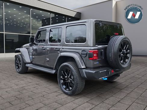 Used 2022 Jeep Wrangler Unlimited Sahara w/ Cold Weather Group AWD/4WD image 3