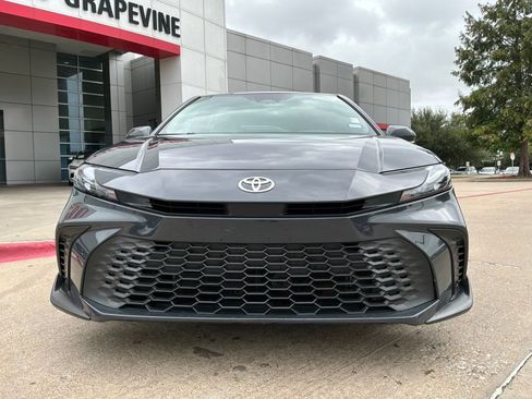 Used 2025 Toyota Camry SE FWD image 3