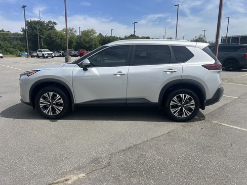 Certified 2022 Nissan Rogue SV w/ SV Premium Package FWD image 8