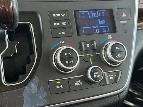 Used 2016 Toyota Sienna Limited FWD image 21