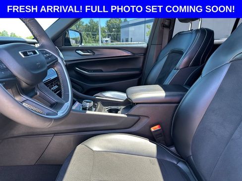 Used 2024 Jeep Grand Cherokee Altitude AWD/4WD image 10