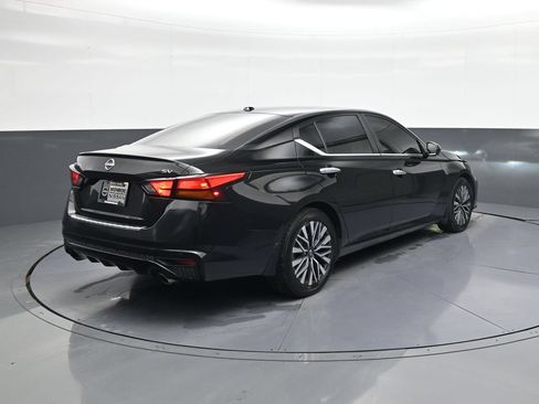 Used 2023 Nissan Altima 2.5 SV w/ SV Premium Package FWD image 7