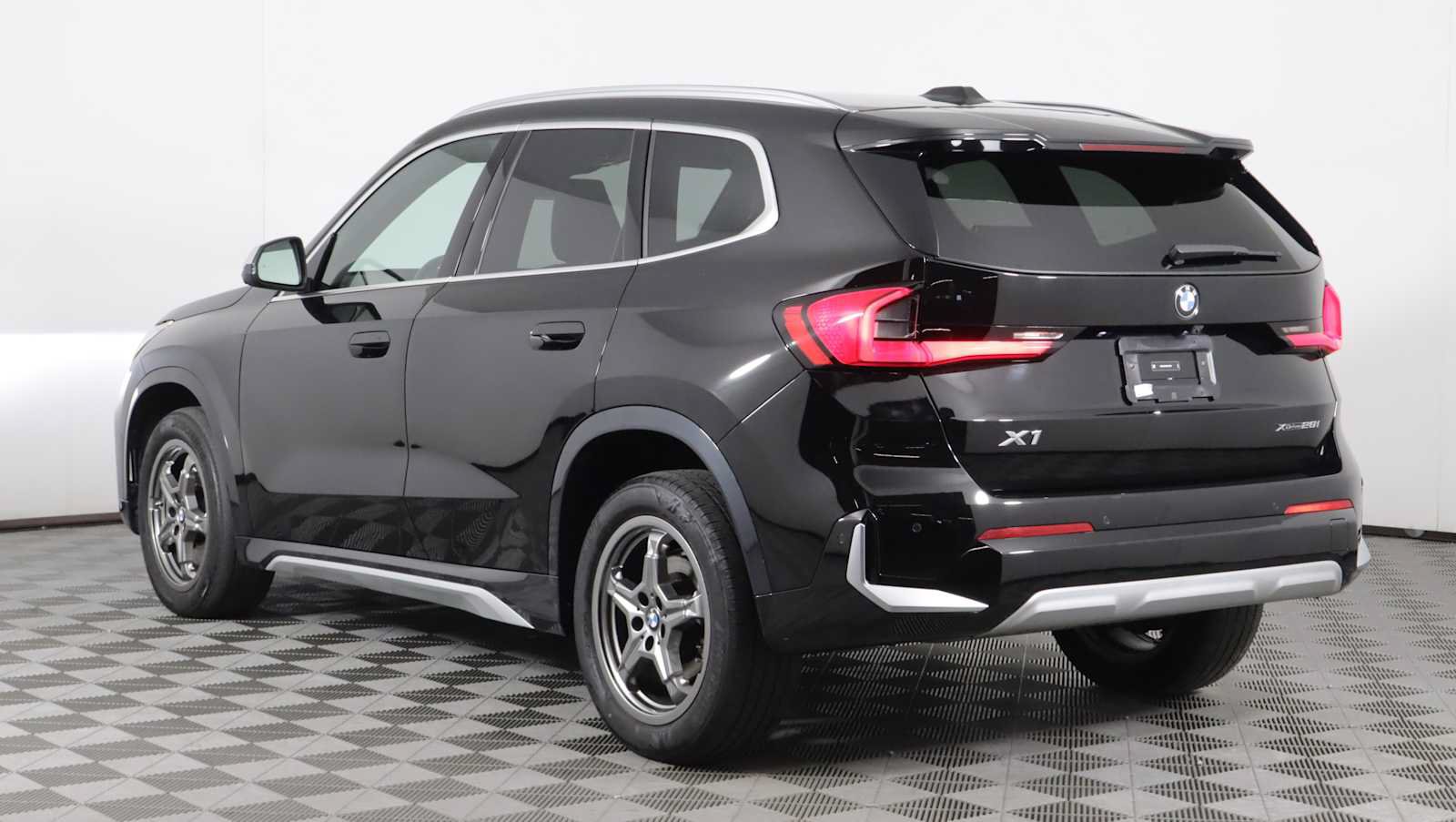 Used 2024 BMW X1 xDrive28i w/ Technology Package AWD/4WD image 4