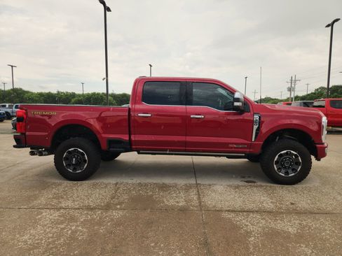 Used 2024 Ford F350 Platinum w/ Tremor Off-Road Package AWD/4WD image 7