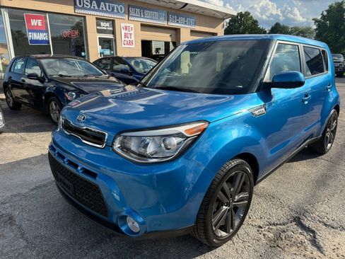 Used 2015 Kia Soul + w/ Audio Package FWD image 2