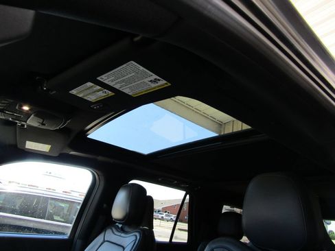 Used 2023 Lincoln Navigator Reserve AWD/4WD image 7
