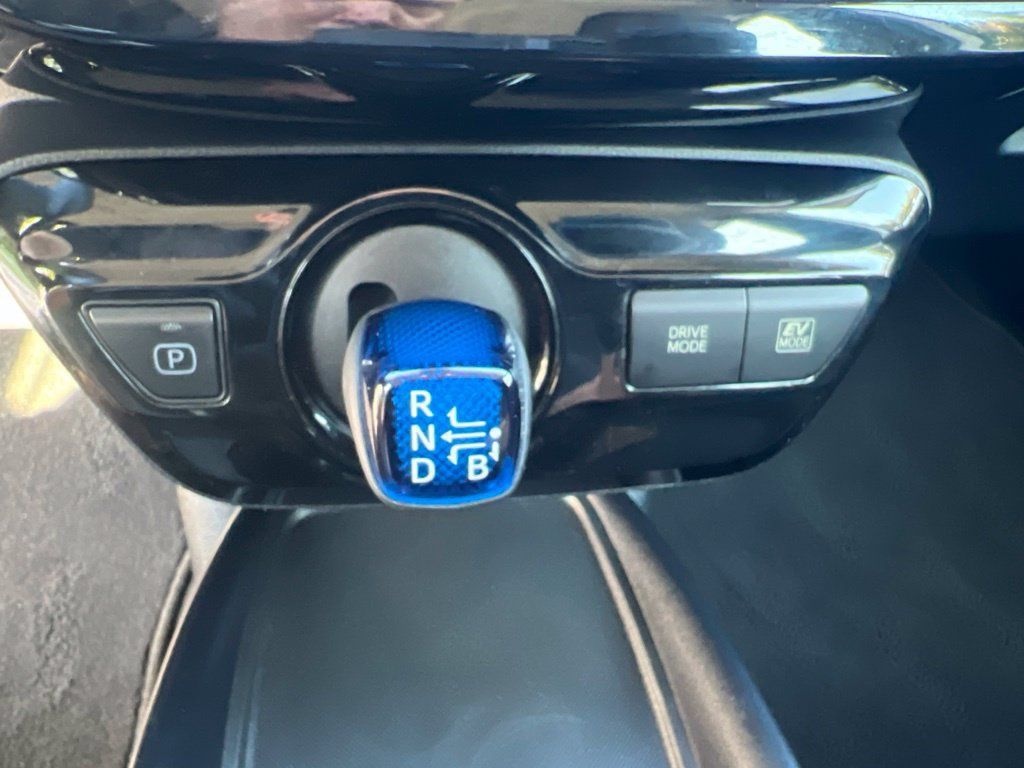 Used 2021 Toyota Prius L Eco FWD image 52