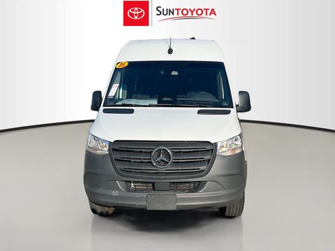 Used 2025 Mercedes-Benz Sprinter 2500 image 10