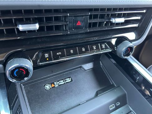 Used 2025 Chevrolet Tahoe LT w/ Comfort Package image 35