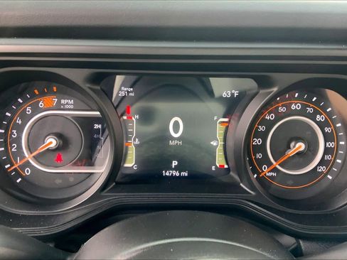 Used 2024 Jeep Wrangler Unlimited Rubicon w/ Technology Group image 23