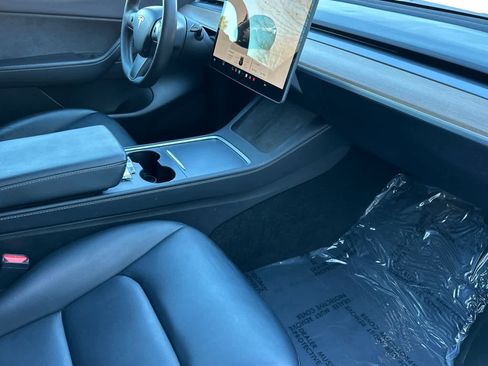 Used 2022 Tesla Model Y Performance image 17