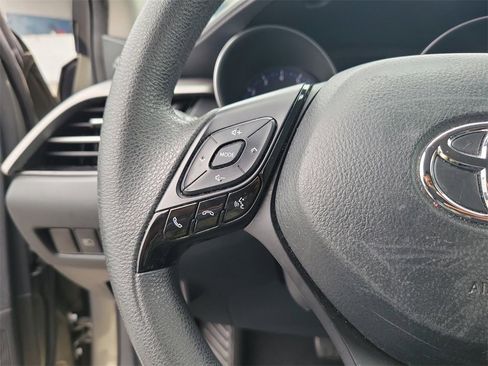 Used 2021 Toyota C-HR LE image 18