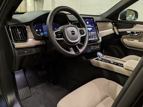 New 2026 Volvo XC90 B6 Plus w/ Protection Package Premier image 8