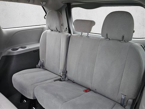 Used 2020 Toyota Sienna L image 18