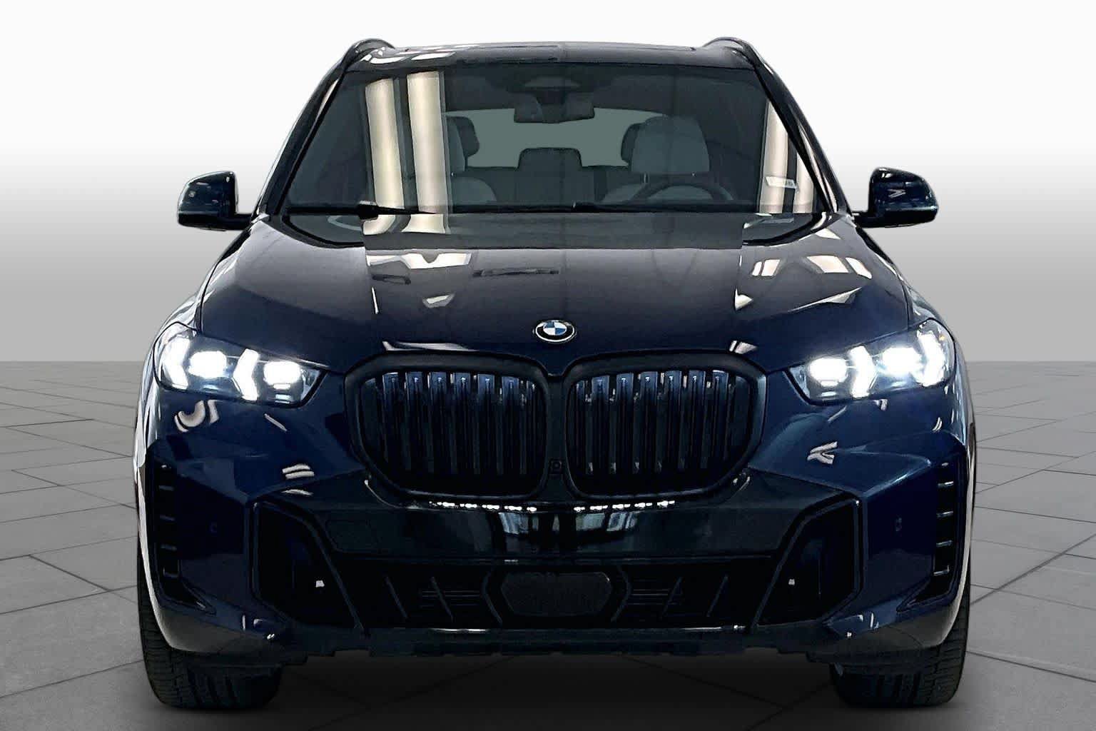 Used 2024 BMW X5 sDrive40i w/ M Sport Package RWD image 3