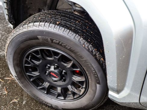 Used 2024 Toyota Tacoma TRD Off-Road image 43