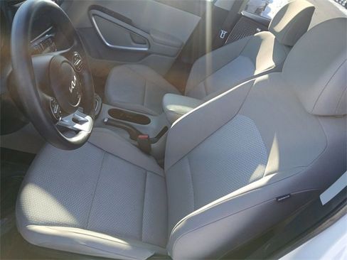 Certified 2023 Kia Soul LX w/ LX Technology Package image 11