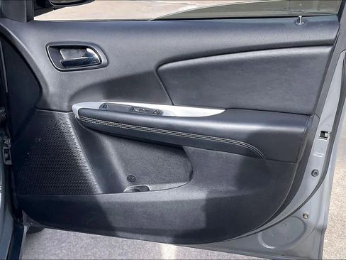 Used 2020 Dodge Journey SE w/ SE Popular Equipment Group image 21