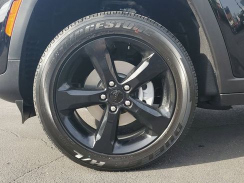 New 2025 Jeep Grand Cherokee Altitude image 7