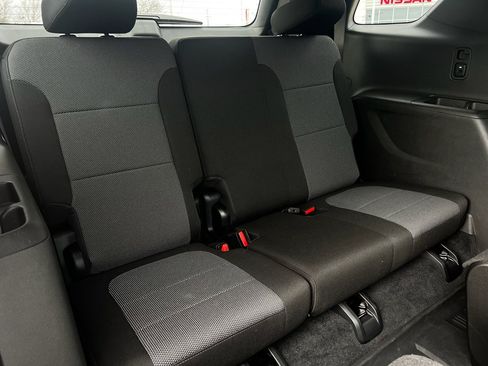 Used 2023 Chevrolet Traverse LT image 19