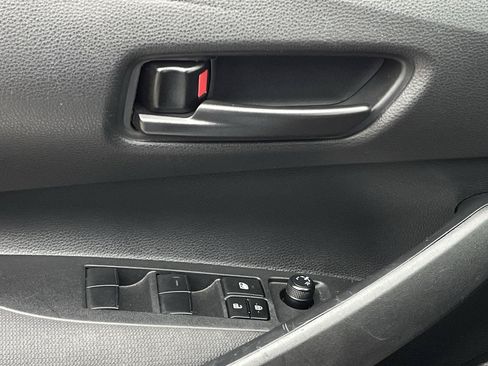 Used 2025 Toyota Corolla LE FWD image 21