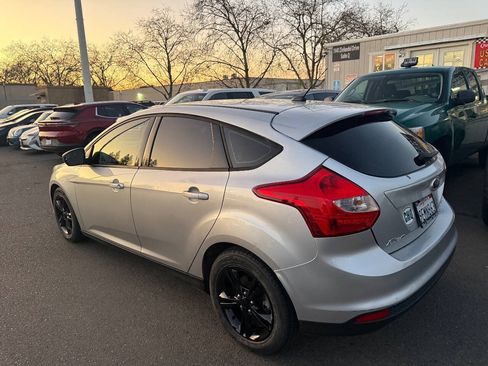 Used 2012 Ford Focus SE FWD image 6