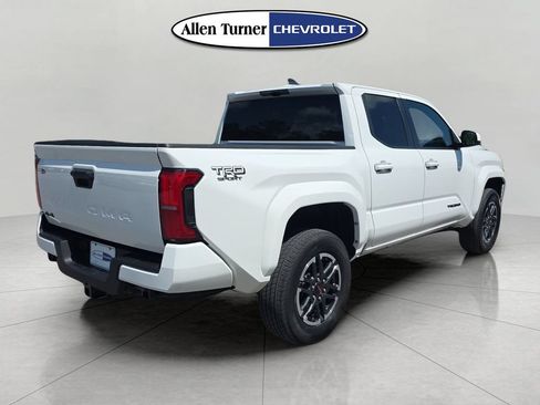 Used 2025 Toyota Tacoma TRD Sport AWD/4WD image 4