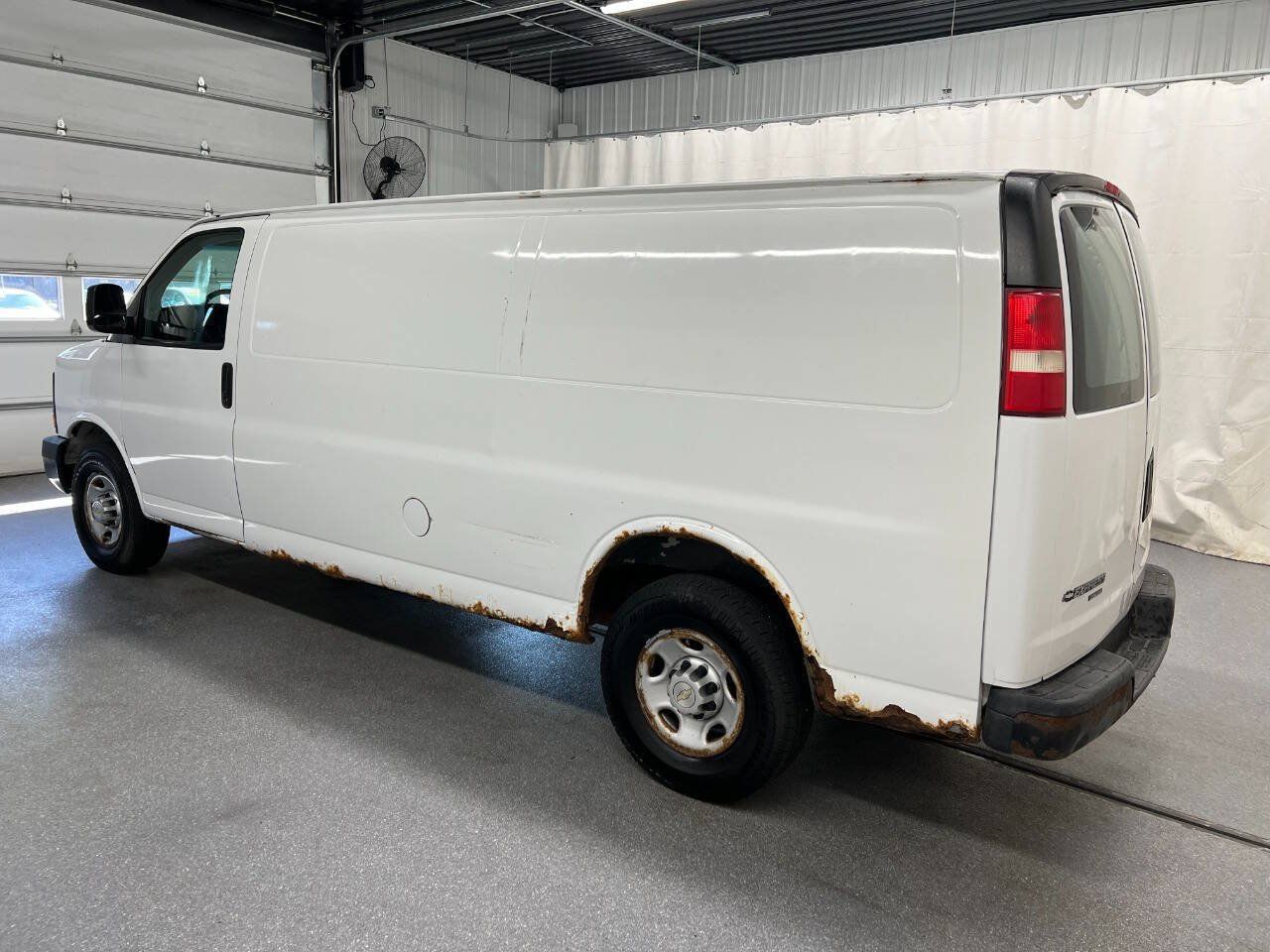 Used 2014 Chevrolet Express 2500 Extended RWD image 6