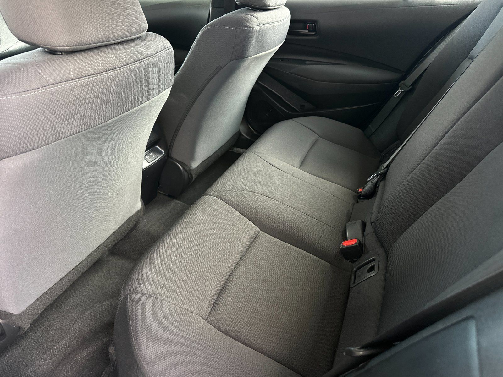 Used 2025 Toyota Corolla LE FWD image 11
