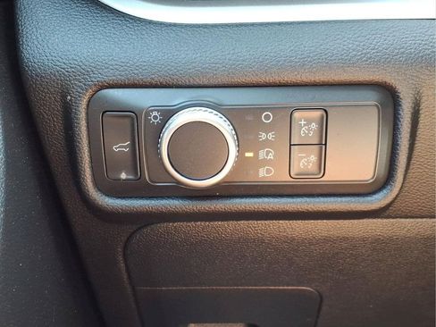 Used 2022 Ford Explorer XLT AWD/4WD image 26