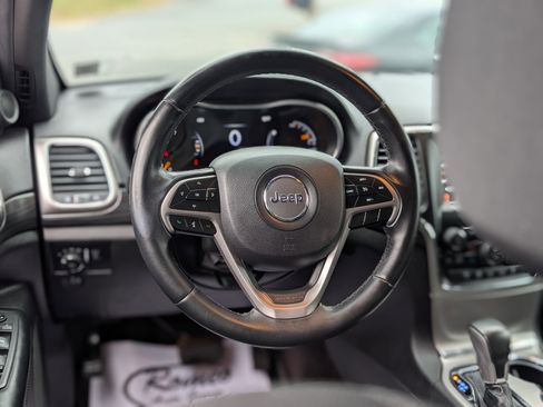 Used 2019 Jeep Grand Cherokee Laredo image 15