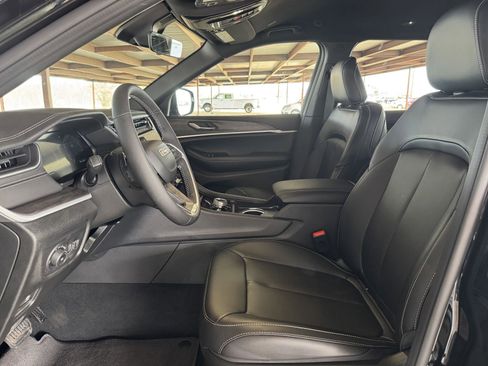 New 2025 Jeep Grand Cherokee L Limited w/ Black Appearance Package image 24