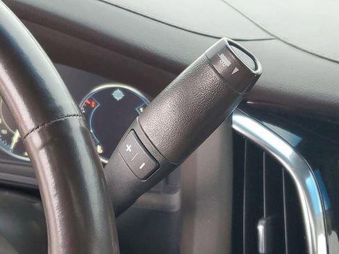 Used 2015 Cadillac Escalade Luxury image 17