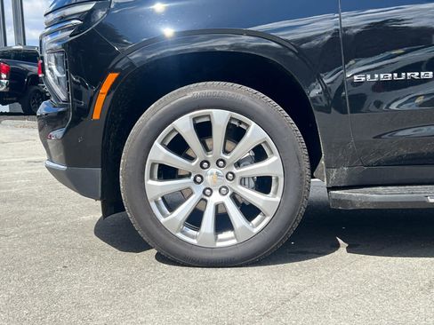 Certified 2025 Chevrolet Suburban Premier w/ Sun And Tow Package image 11