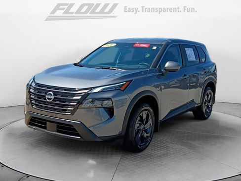 Used 2026 Nissan Rogue SV FWD image 3