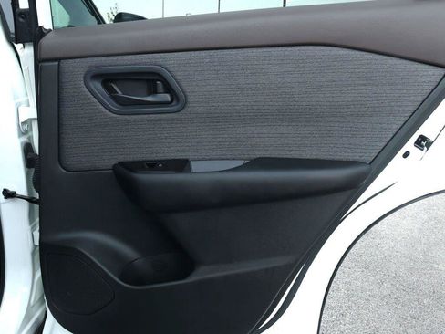 Used 2023 Nissan Rogue S AWD/4WD image 8