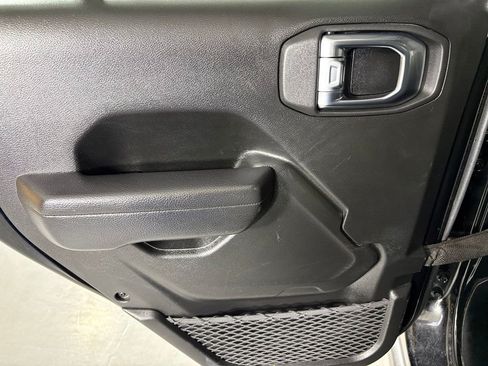 Used 2025 Jeep Wrangler Unlimited Rubicon AWD/4WD image 35