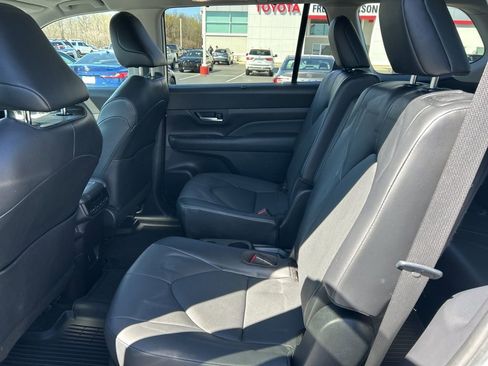 Used 2024 Toyota Grand Highlander XLE image 12
