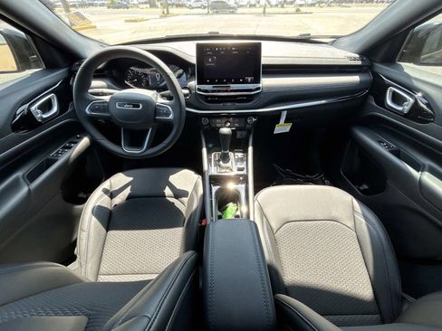 New 2026 Jeep Compass Latitude image 14