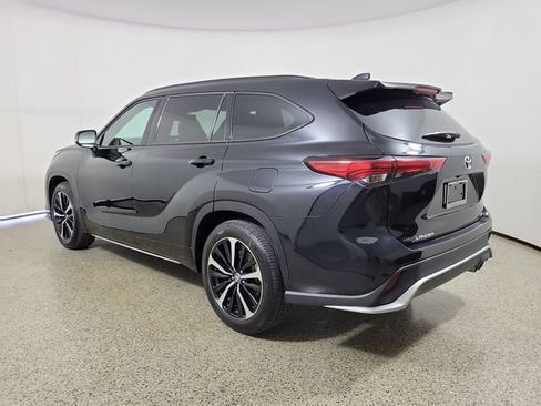 Used 2022 Toyota Highlander XSE FWD image 7