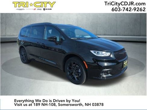 New 2026 Chrysler Pacifica Limited w/ S Appearance Package image 12
