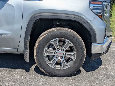 Used 2025 GMC Sierra 1500 SLT AWD/4WD image 11