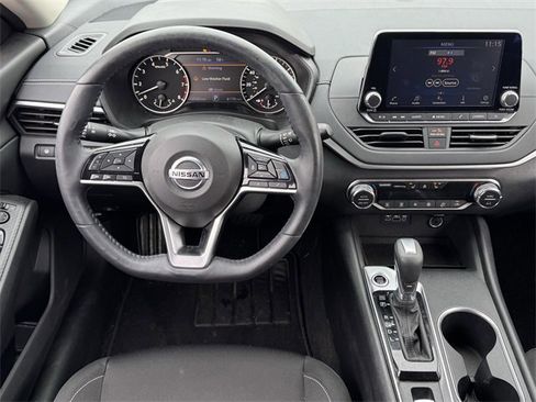 Used 2019 Nissan Altima 2.5 SV image 11