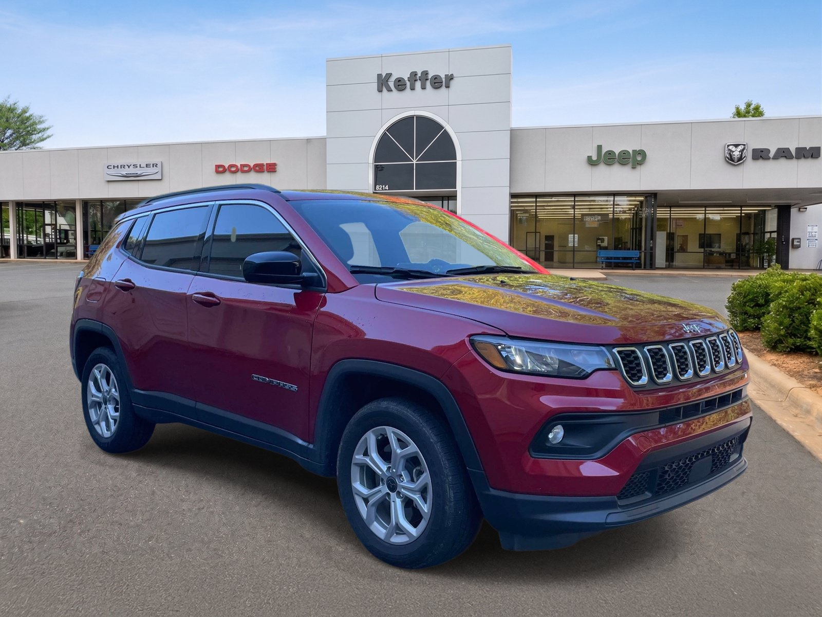 Used 2026 Jeep Compass Latitude AWD/4WD image 3