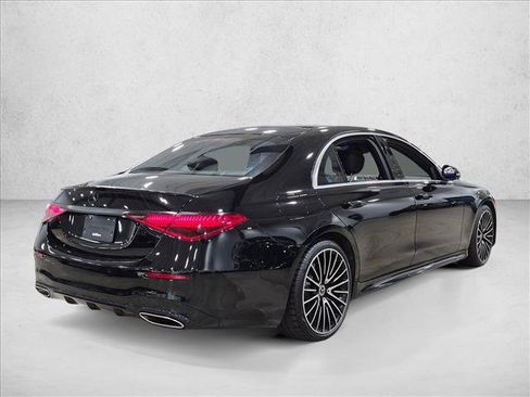 Used 2022 Mercedes-Benz S 500 4MATIC w/ AMG Line Package image 5