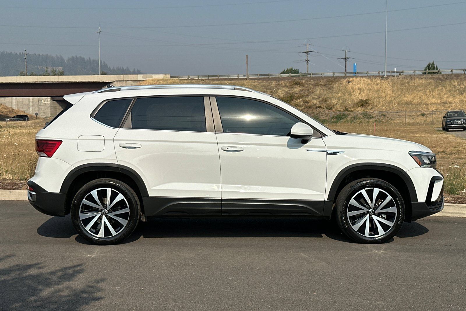 Used 2022 Volkswagen Taos SE AWD/4WD image 2