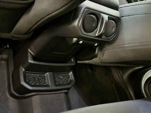 Used 2023 Jeep Wrangler Unlimited image 28